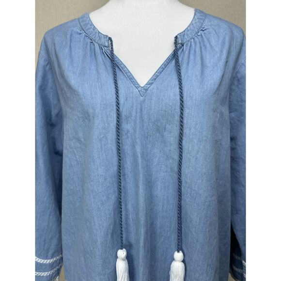 Blue Chambray Women’s Blouse XL V-Neck Tasseled Tie White Embroidered Trim - Picture 2 of 15